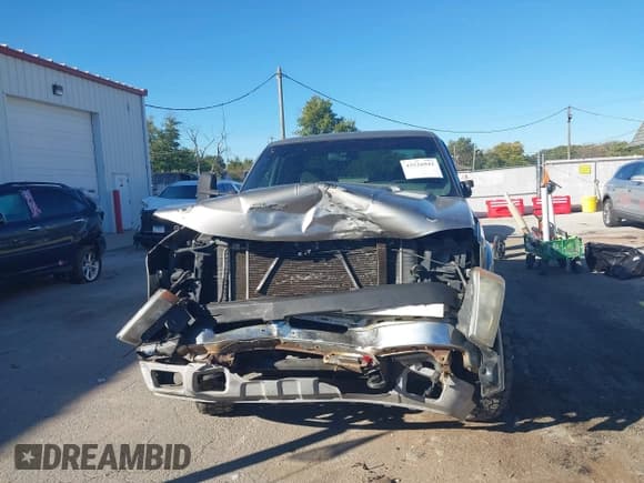 ✅ 2003 Chevrolet Silverado 2500HD LT • VIN: 1GCHK29G03E172190 • Lot: 43526942. Wystawiony na IAAI z przebiegiem 175 123 mil. Bezpłatny archiwum sprzedaży aukcyjnych z USA i szczegółowy raport historii pojazdu na DreamBid. Zdjęcie 12.