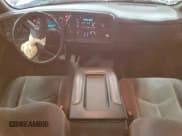 ✅ 2003 Chevrolet Silverado 2500HD LS • VIN: 1GCHK29U83E149472 • Lot: 90380385. Wystawiony na Copart z przebiegiem Nie podano. Bezpłatny archiwum sprzedaży aukcyjnych z USA i szczegółowy raport historii pojazdu na DreamBid. Zdjęcie 8.