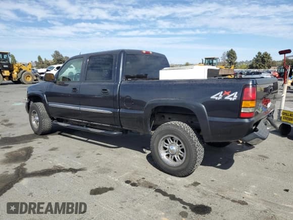 ✅ 2004 GMC Sierra 2500HD SLE • VIN: 1GTHK23U94F251061 • Lot: 63641505. Listed on Copart with 164,356 mi. Free auction sales archive from the USA and detailed vehicle history report at DreamBid. Image 2.