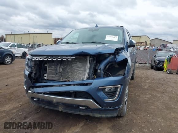 ✅ 2020 Ford Expedition Max Platinum • VIN: 1FMJK1MT8LEA77565 • Lot: 43573163. Wystawiony na IAAI z przebiegiem 111 132 mil. Bezpłatny archiwum sprzedaży aukcyjnych z USA i szczegółowy raport historii pojazdu na DreamBid. Zdjęcie 6.