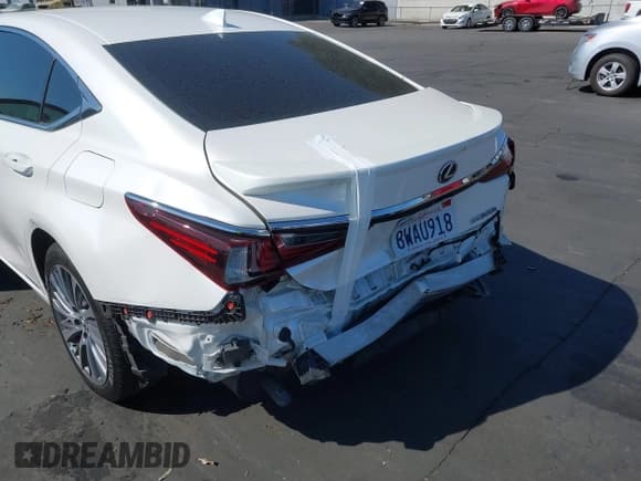 ✅ 2021 Lexus ES 300h • VIN: 58ADA1C15MU006002 • Lot: 43101315. Listed on IAAI with 69,704 mi. Free auction sales archive from the USA and detailed vehicle history report at DreamBid. Image 18.
