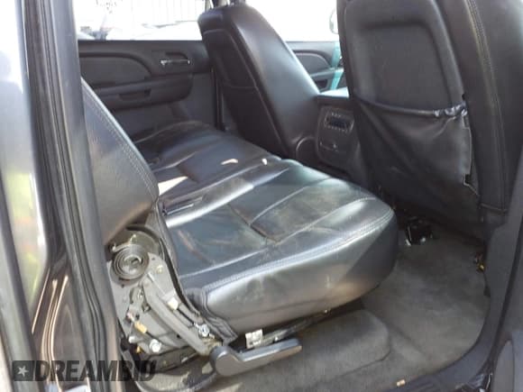 ✅ 2010 Chevrolet Suburban LT • VIN: 1GNUKJE31AR222040 • Lot: 43191704. Listed on IAAI with 207,569 mi. Free auction sales archive from the USA and detailed vehicle history report at DreamBid. Image 8.