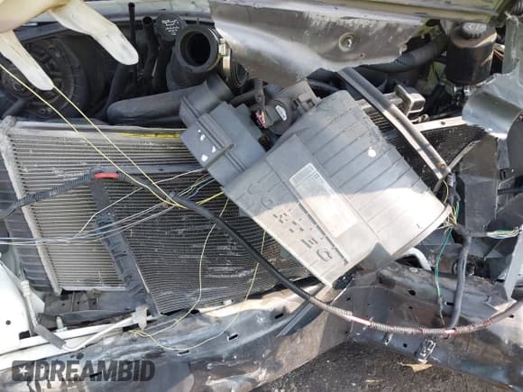 ✅ 2011 GMC Savana • VIN: 1GTS7AF42B1138706 • Lot: 42383972. Listed on IAAI with 197,831 mi. Free auction sales archive from the USA and detailed vehicle history report at DreamBid. Image 10.