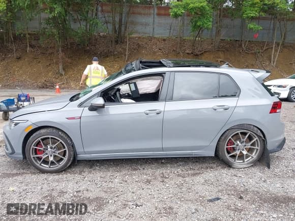 ✅ 2023 Volkswagen Golf GTI SE • VIN: WVW2A7CD0PW117839 • Лот: 42523359. Опубликован ранее на IAAI с пробегом 27 908 миль. Бесплатный доступ к архиву аукционных продаж из США и подробный отчёт об истории автомобиля на DreamBid. Изображение 14.