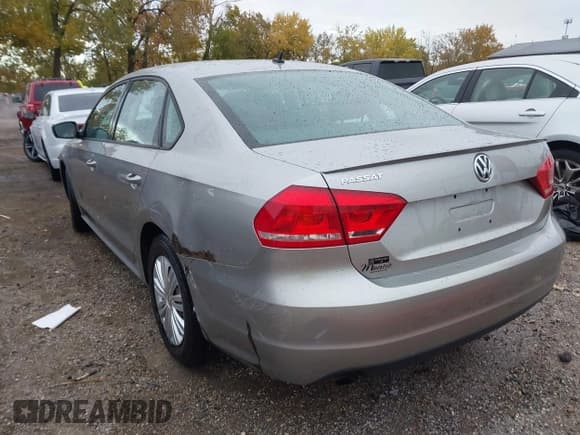 ✅ 2014 Volkswagen Passat S • VIN: 1VWAS7A32EC096104 • Lot: 43507679. Listed on IAAI with 34,469 mi. Free auction sales archive from the USA and detailed vehicle history report at DreamBid. Image 3.