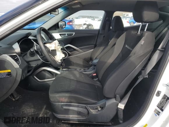 ✅ 2016 Hyundai Veloster • VIN: KMHTC6AD6GU269871 • Lot: 79245444. Wystawiony na Copart z przebiegiem 97 780 mil. Bezpłatny archiwum sprzedaży aukcyjnych z USA i szczegółowy raport historii pojazdu na DreamBid. Zdjęcie 7.