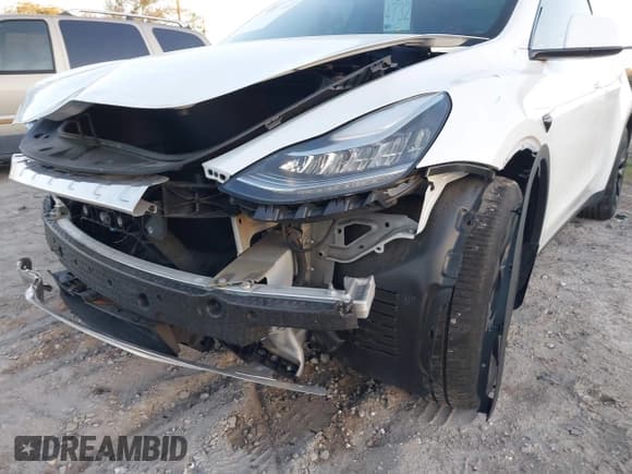 ✅ 2022 Tesla Model Y Long Range • VIN: 7SAYGDEE6NF313110 • Lot: 41703939. Wystawiony na IAAI z przebiegiem 12 468 mil. Bezpłatny archiwum sprzedaży aukcyjnych z USA i szczegółowy raport historii pojazdu na DreamBid. Zdjęcie 20.