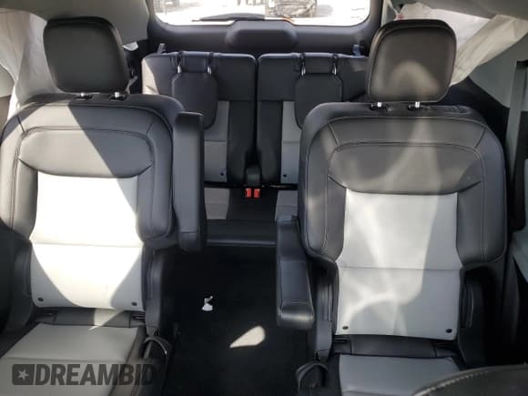 ✅ 2024 Ford Explorer XLT • VIN: 1FMSK7DH6RGA59839 • Lot: 48319795. Wystawiony na Copart z przebiegiem 12 070 mil. Bezpłatny archiwum sprzedaży aukcyjnych z USA i szczegółowy raport historii pojazdu na DreamBid. Zdjęcie 10.