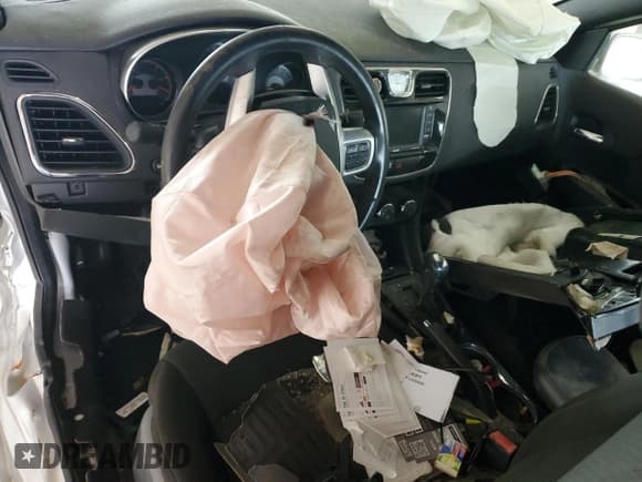 ✅ 2012 Chrysler 200 Touring • VIN: 1C3CCBBB9CN140414 • Лот: 81806345. Опубликован ранее на Copart с пробегом Не указан. Бесплатный доступ к архиву аукционных продаж из США и подробный отчёт об истории автомобиля на DreamBid. Изображение 8.