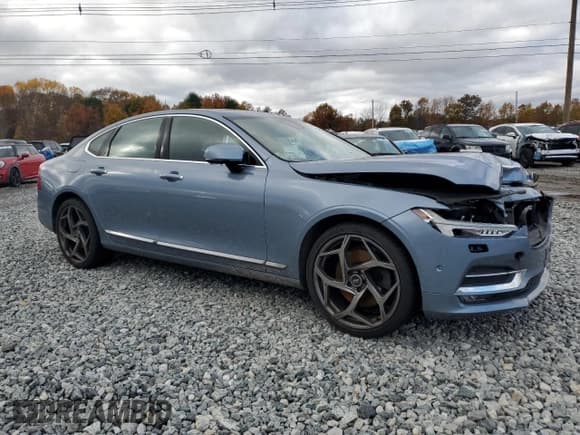 ✅ 2017 Volvo S90 Inscription • VIN: YV1A22ML1H1000636 • Lot: 89590395. Listed on Copart with 70,549 mi. Free auction sales archive from the USA and detailed vehicle history report at DreamBid. Image 4.