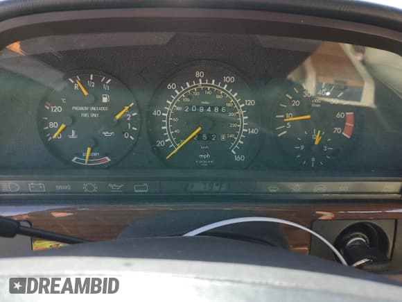 ✅ 1991 Mercedes-Benz 420 SEL • VIN: WDBCA35E1MA596184 • Лот: 61671065. Опубликован ранее на Copart с пробегом 209 486 миль. Бесплатный доступ к архиву аукционных продаж из США и подробный отчёт об истории автомобиля на DreamBid. Изображение 9.