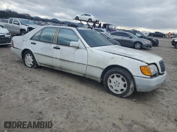 ✅ 1992 Mercedes-Benz 400 • VIN: WDBGA42E7NA047229 • Lot: 54688075. Listed on Copart with 240,650 mi. Free auction sales archive from the USA and detailed vehicle history report at DreamBid. Image 4.
