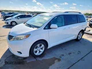 ✅ 2012 Toyota Sienna LE • VIN: 5TDKK3DC3CS256790 • Lot: 81681175. Wystawiony na Copart z przebiegiem 172 149 mil. Bezpłatny archiwum sprzedaży aukcyjnych z USA i szczegółowy raport historii pojazdu na DreamBid. Zdjęcie 1.