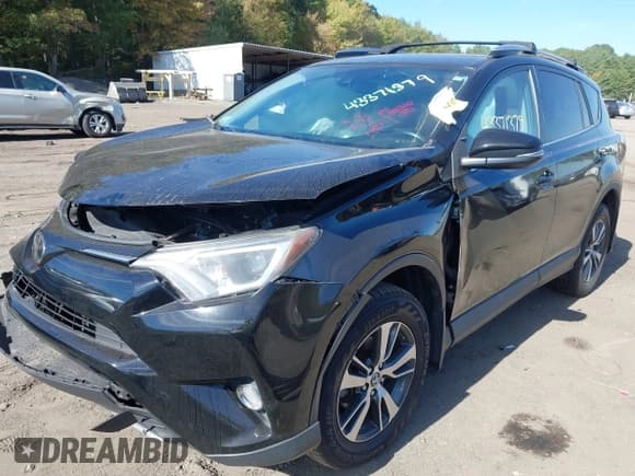 ✅ 2018 Toyota RAV4 XLE • VIN: 2T3RFREV4JW787868 • Lot: 43371379. Listed on IAAI with 98,362 mi. Free auction sales archive from the USA and detailed vehicle history report at DreamBid. Image 17.
