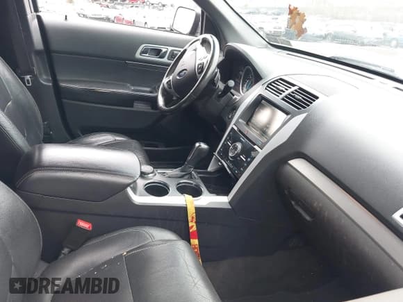 ✅ 2014 Ford Explorer Sport • VIN: 1FM5K8GT2EGA25894 • Lot: 41731927. Wystawiony na IAAI z przebiegiem 137 291 mil. Bezpłatny archiwum sprzedaży aukcyjnych z USA i szczegółowy raport historii pojazdu na DreamBid. Zdjęcie 5.