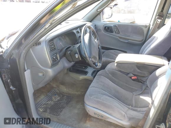 ✅ 2000 Dodge Dakota Sport • VIN: 1B7GL2AN2YS776819 • Lot: 42066658. Wystawiony na IAAI z przebiegiem 250 880 mil. Bezpłatny archiwum sprzedaży aukcyjnych z USA i szczegółowy raport historii pojazdu na DreamBid. Zdjęcie 5.