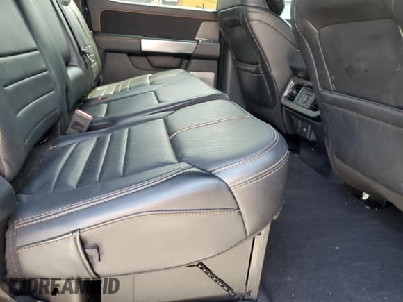 ✅ 2023 Ford F-350 XL • VIN: 1FT8W3BM0PED96768 • Lot: 58496885. Wystawiony na Copart z przebiegiem 55 376 mil. Bezpłatny archiwum sprzedaży aukcyjnych z USA i szczegółowy raport historii pojazdu na DreamBid. Zdjęcie 10.