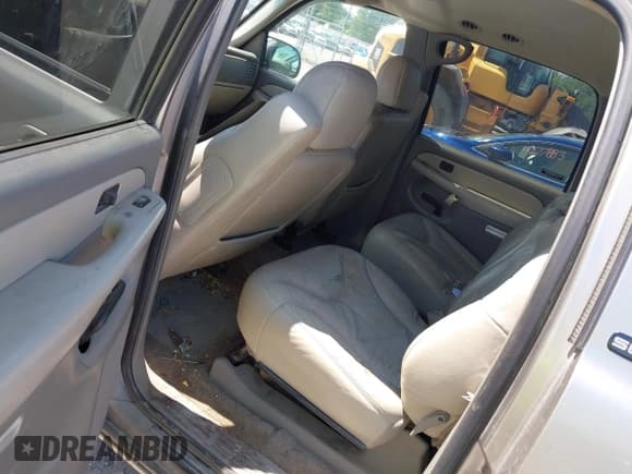 ✅ 2001 GMC Yukon XL SLT • VIN: 3GKFK16T31G255206 • Lot: 42752708. Wystawiony na IAAI z przebiegiem 307 005 mil. Bezpłatny archiwum sprzedaży aukcyjnych z USA i szczegółowy raport historii pojazdu na DreamBid. Zdjęcie 8.