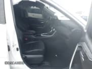 ✅ 2022 Toyota RAV4 Hybrid XLE • VIN: 4T3RWRFV0NU077659 • Lot: 43387394. Wystawiony na IAAI z przebiegiem 49 278 mil. Bezpłatny archiwum sprzedaży aukcyjnych z USA i szczegółowy raport historii pojazdu na DreamBid. Zdjęcie 5.