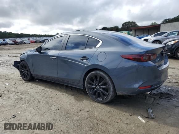 ✅ 2024 Mazda 3 S Carbon Edition • VIN: 3MZBPBCM6RM408217 • Lot: 81159455. Wystawiony na Copart z przebiegiem Nie podano. Bezpłatny archiwum sprzedaży aukcyjnych z USA i szczegółowy raport historii pojazdu na DreamBid. Zdjęcie 2.