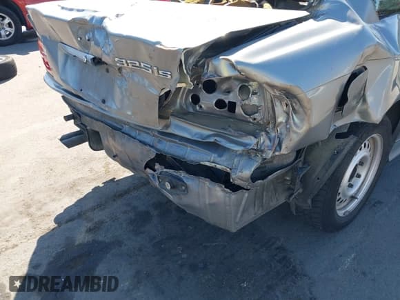 ✅ 1992 BMW 3 Series • VIN: WBABF4318NEK03583 • Lot: 42649775. Listed on IAAI with 225,475 mi. Free auction sales archive from the USA and detailed vehicle history report at DreamBid. Image 17.