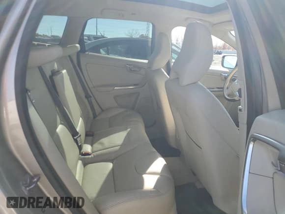 ✅ 2016 Volvo XC60 T5 Platinum • VIN: YV4612RM9G2787728 • Лот: 91417875. Опубликован ранее на Copart с пробегом 104 219 миль. Бесплатный доступ к архиву аукционных продаж из США и подробный отчёт об истории автомобиля на DreamBid. Изображение 11.