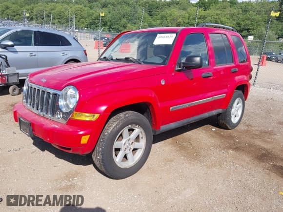 ✅ 2005 Jeep Liberty Limited • VIN: 1J4GL58K85W566284 • Lot: 42664825. Listed on IAAI with 120,538 mi. Free auction sales archive from the USA and detailed vehicle history report at DreamBid. Image 2.