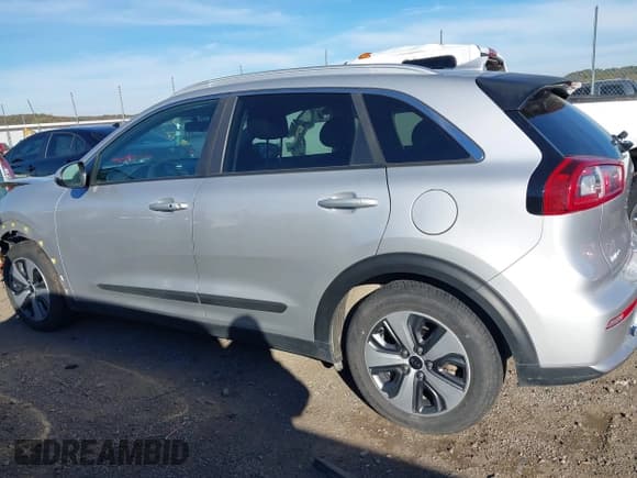 ✅ 2018 Kia Niro LX • VIN: KNDCB3LC3J5178455 • Lot: 43612837. Listed on IAAI with 88,572 mi. Free auction sales archive from the USA and detailed vehicle history report at DreamBid. Image 15.