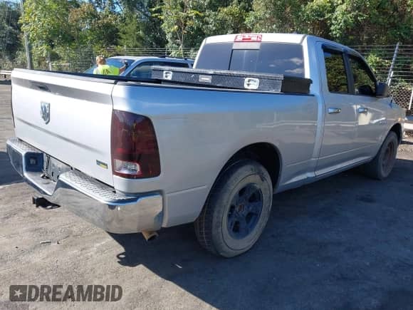 ✅ 2009 Dodge 1500 SLT • VIN: 1D3HB18P59S800614 • Лот: 43380711. Опубликован ранее на IAAI с пробегом 233 099 миль. Бесплатный доступ к архиву аукционных продаж из США и подробный отчёт об истории автомобиля на DreamBid. Изображение 4.