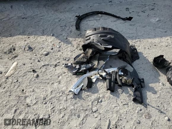 ✅ 2022 Toyota Corolla Cross XLE • VIN: 7MUEAAAG7NV004044 • Лот: 71435685. Опубликован ранее на Copart с пробегом 76 422 миль. Бесплатный доступ к архиву аукционных продаж из США и подробный отчёт об истории автомобиля на DreamBid. Изображение 13.