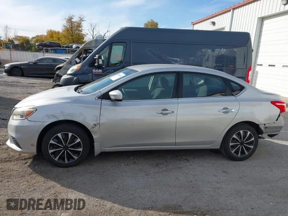 ✅ 2016 Nissan Sentra SV • VIN: 3N1AB7AP6GY301877 • Lot: 43641810. Listed on IAAI with 86,853 mi. Free auction sales archive from the USA and detailed vehicle history report at DreamBid. Image 15.