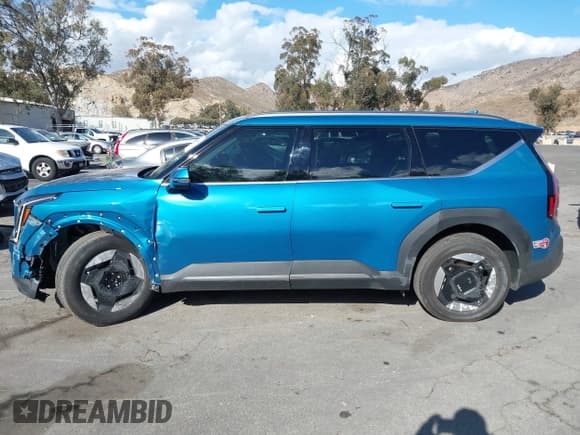 ✅ 2024 Kia EV9 Wind • VIN: KNDAFFS5XR6035878 • Lot: 41507204. Wystawiony na IAAI z przebiegiem 3 364 mil. Bezpłatny archiwum sprzedaży aukcyjnych z USA i szczegółowy raport historii pojazdu na DreamBid. Zdjęcie 14.