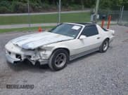 ✅ 1988 Chevrolet Camaro • VIN: 1G1FP21E6JL125248 • Lot: 42739838. Wystawiony na IAAI z przebiegiem 18 516 mil. Bezpłatny archiwum sprzedaży aukcyjnych z USA i szczegółowy raport historii pojazdu na DreamBid. Zdjęcie 2.