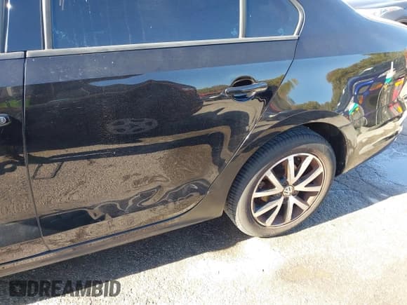 ✅ 2016 Volkswagen Jetta SE • VIN: 3VWD67AJ5GM368680 • Lot: 43682929. Wystawiony na IAAI z przebiegiem 102 108 mil. Bezpłatny archiwum sprzedaży aukcyjnych z USA i szczegółowy raport historii pojazdu na DreamBid. Zdjęcie 6.