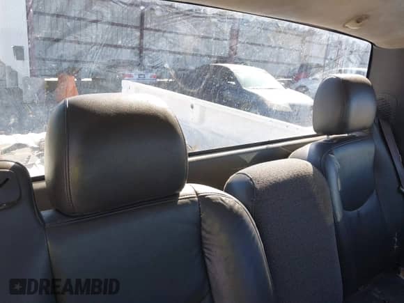 2004 Chevrolet Silverado 1500 Work Truck z VIN 1GCEC14V44Z314647, wystawiony jako IAAI lot #43253243 z przebiegiem Nie podano mil oraz . Historia ofert i sprzedaży dostępna na DreamBid. Obrazek 8.