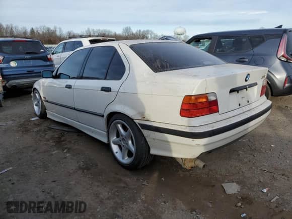 1996 BMW 3 Series z VIN 4USCD7322TLC50315, wystawiony jako Copart lot #87952885 z przebiegiem 318 396 mil mil oraz Szkoda całkowita • Salvage title. Historia ofert i sprzedaży dostępna na DreamBid. Obrazek 2.