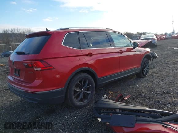 ✅ 2024 Volkswagen Tiguan SE • VIN: 3VVMB7AX6RM061803 • Lot: 43654322. Wystawiony na IAAI z przebiegiem 26 958 mil. Bezpłatny archiwum sprzedaży aukcyjnych z USA i szczegółowy raport historii pojazdu na DreamBid. Zdjęcie 4.