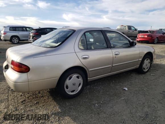 ✅ 1993 Nissan Altima GLE • VIN: 1N4BU31F9PC197007 • Lot: 45991865. Listed on Copart with 186,723 mi. Free auction sales archive from the USA and detailed vehicle history report at DreamBid. Image 3.