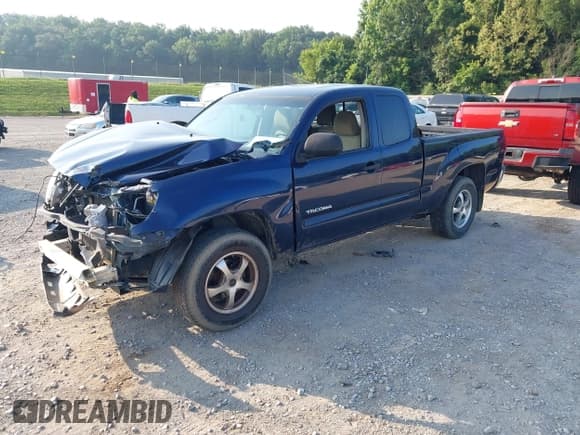 ✅ 2013 Toyota Tacoma • VIN: 5TFTX4CN7DX024719 • Lot: 42662911. Listed on IAAI with 163,847 mi. Free auction sales archive from the USA and detailed vehicle history report at DreamBid. Image 2.