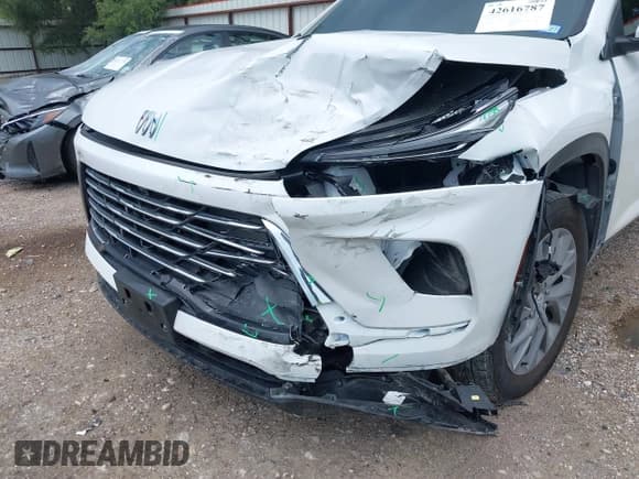 ✅ 2025 Buick Enclave Preferred • VIN: 5GAERARS5SJ212381 • Lot: 42616787. Listed on IAAI with 9,837 mi. Free auction sales archive from the USA and detailed vehicle history report at DreamBid. Image 6.