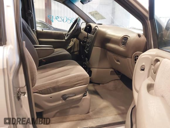 ✅ 2001 Dodge Caravan Sport • VIN: 2B4GP44311R326626 • Lot: 43802347. Listed on IAAI with 254,824 mi. Free auction sales archive from the USA and detailed vehicle history report at DreamBid. Image 5.