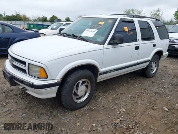✅ 1997 Chevrolet Blazer LS • VIN: 1GNDT13W3V2181824 • Lot: 41907453. Wystawiony na IAAI z przebiegiem 150 405 mil. Bezpłatny archiwum sprzedaży aukcyjnych z USA i szczegółowy raport historii pojazdu na DreamBid. Zdjęcie 2.