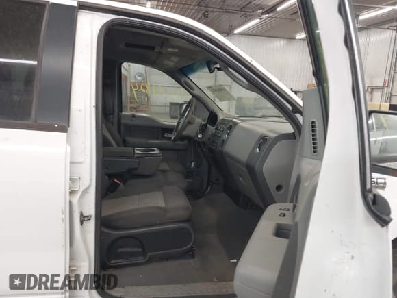 ✅ 2006 Ford F-150 XLT • VIN: 1FTPW14VX6FB68789 • Lot: 43061824. Wystawiony na IAAI z przebiegiem 319 084 mil. Bezpłatny archiwum sprzedaży aukcyjnych z USA i szczegółowy raport historii pojazdu na DreamBid. Zdjęcie 5.