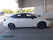 ✅ 2023 Nissan Versa SR • VIN: 3N1CN8FV2PL810777 • Lot: 43516285. Wystawiony na IAAI z przebiegiem 11 332 mil. Bezpłatny archiwum sprzedaży aukcyjnych z USA i szczegółowy raport historii pojazdu na DreamBid. Zdjęcie 13.