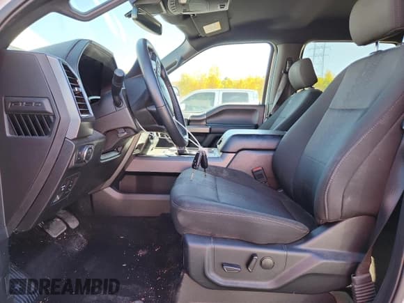 ✅ 2020 Ford F-150 XLT • VIN: 1FTEW1EP0LFB30880 • Lot: 82457525. Wystawiony na Copart z przebiegiem 48 654 mil. Bezpłatny archiwum sprzedaży aukcyjnych z USA i szczegółowy raport historii pojazdu na DreamBid. Zdjęcie 7.