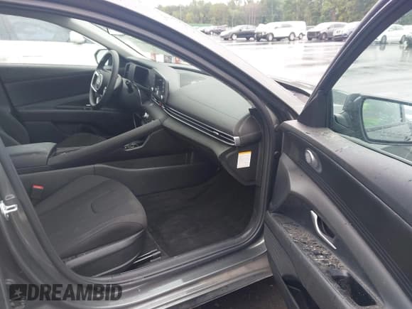 ✅ 2025 Hyundai Elantra Blue • VIN: KMHLM4DJ7SU136659 • Лот: 43184090. Опубликован ранее на IAAI с пробегом 17 519 миль. Бесплатный доступ к архиву аукционных продаж из США и подробный отчёт об истории автомобиля на DreamBid. Изображение 5.