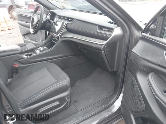 ✅ 2024 Jeep Grand Cherokee Altitude X • VIN: 1C4RJHAGXRC176984 • Лот: 43844660. Опубликован ранее на IAAI с пробегом 4 547 миль. Бесплатный доступ к архиву аукционных продаж из США и подробный отчёт об истории автомобиля на DreamBid. Изображение 5.