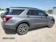 ✅ 2022 Ford Explorer ST-Line • VIN: 1FMSK7KH5NGA28935 • Lot: 52208595. Wystawiony na Copart z przebiegiem 59 924 mil. Bezpłatny archiwum sprzedaży aukcyjnych z USA i szczegółowy raport historii pojazdu na DreamBid. Zdjęcie 3.