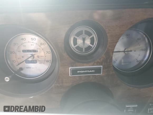 ✅ 1978 Pontiac Lemans • VIN: 2F27U81510479 • Lot: 54382705. Wystawiony na Copart z przebiegiem 8 607 mil. Bezpłatny archiwum sprzedaży aukcyjnych z USA i szczegółowy raport historii pojazdu na DreamBid. Zdjęcie 9.