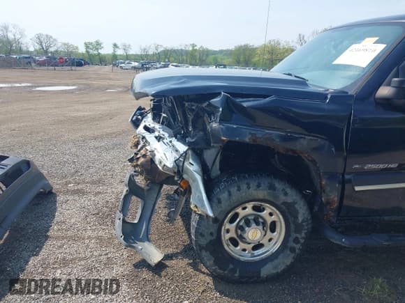 ✅ 2005 Chevrolet Silverado 2500HD LS • VIN: 1GCHK23UX5F857938 • Lot: 42169810. Wystawiony na IAAI z przebiegiem 212 327 mil. Bezpłatny archiwum sprzedaży aukcyjnych z USA i szczegółowy raport historii pojazdu na DreamBid. Zdjęcie 18.